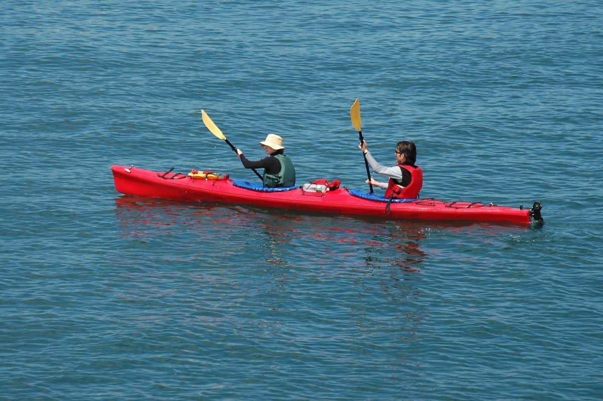 Red Tandem kaykers at sea