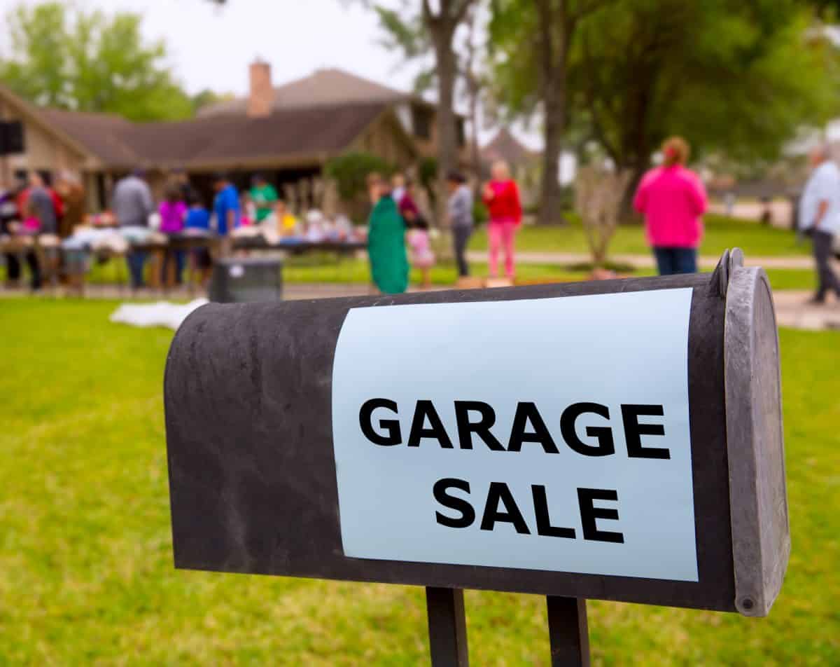 Garage sale in an american 