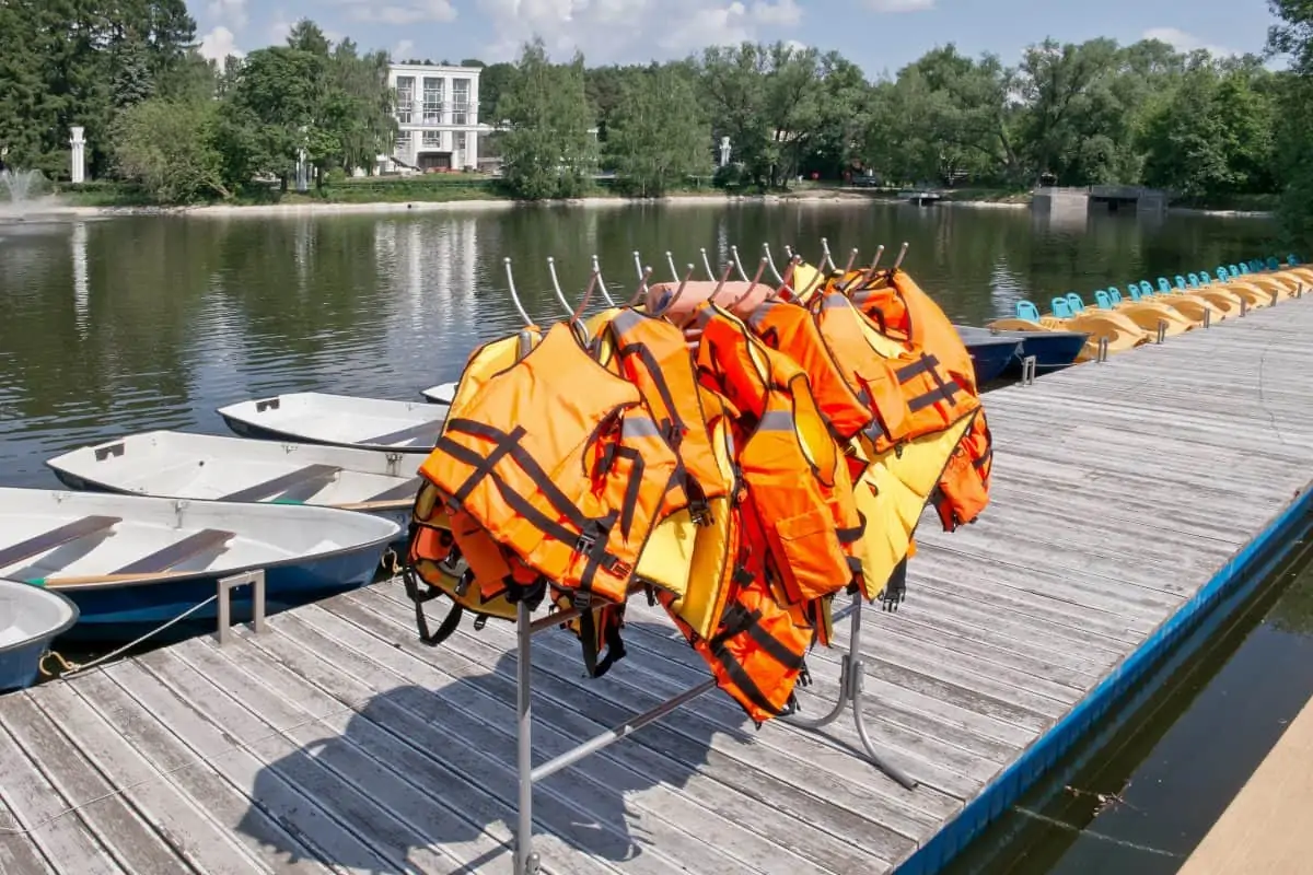 Type III PFDs at boating station